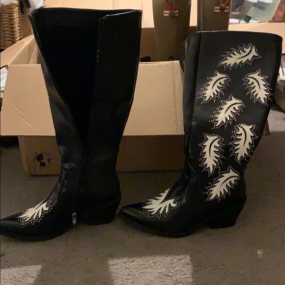 Tall western boots - Picture 1 of 5